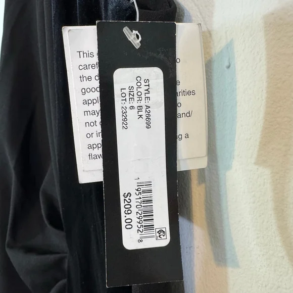 BETSY & ADAM Mariana Short Halter Crepe & Velvet Slit Cocktail Dress Black 6 - Picture 7 of 8